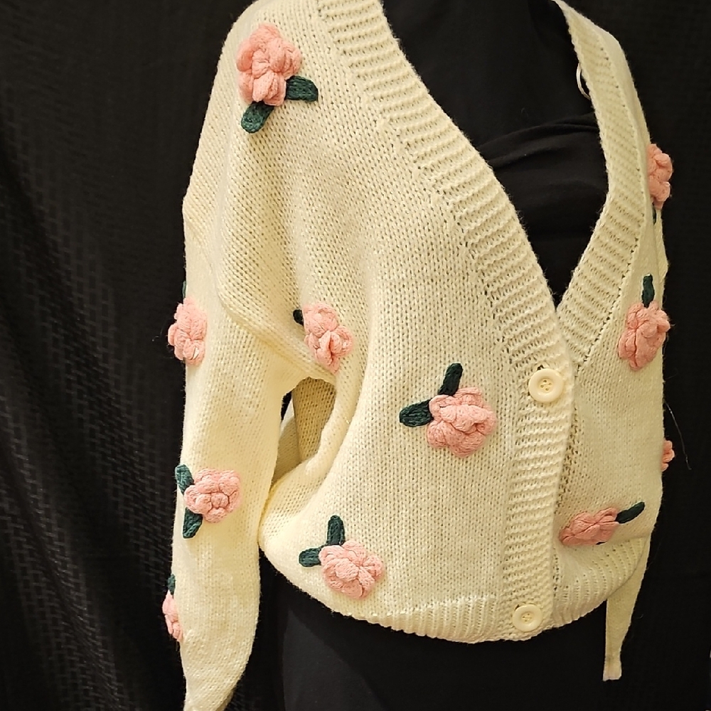 Chic Cream Floral Cardigan Sweater